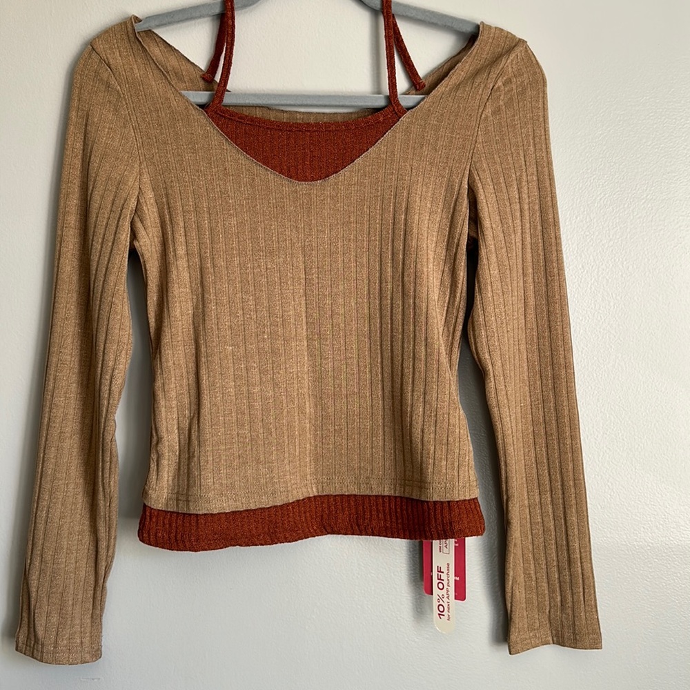ROMWE ribbed long-sleeved shirt - size small (junior’s/young adult women’s size)